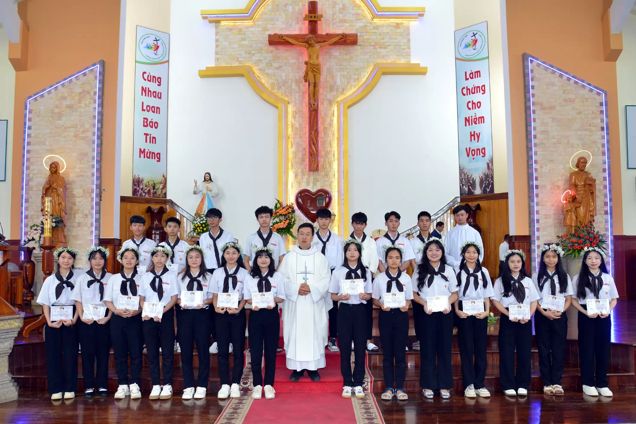 Thánh Lễ Lên Đường Của Các Em Lớp Vào Đời Giáo Xứ Suối Mơ (Bảo Lộc)
