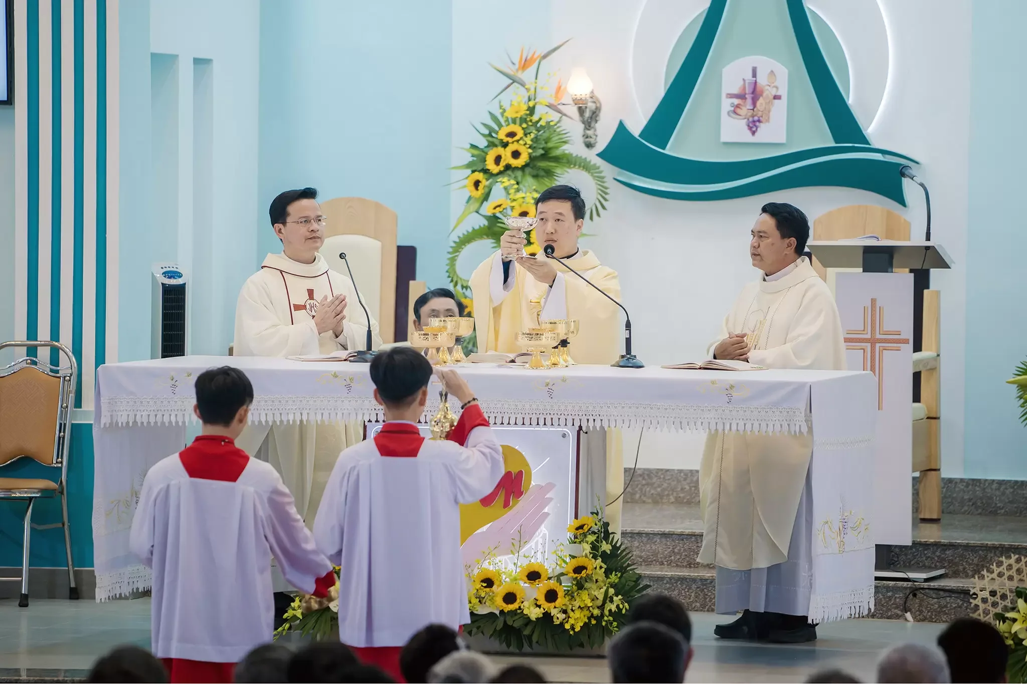 Thánh Lễ Tạ Ơn Tân Linh Mục Augustino Vũ Hoàng Kim