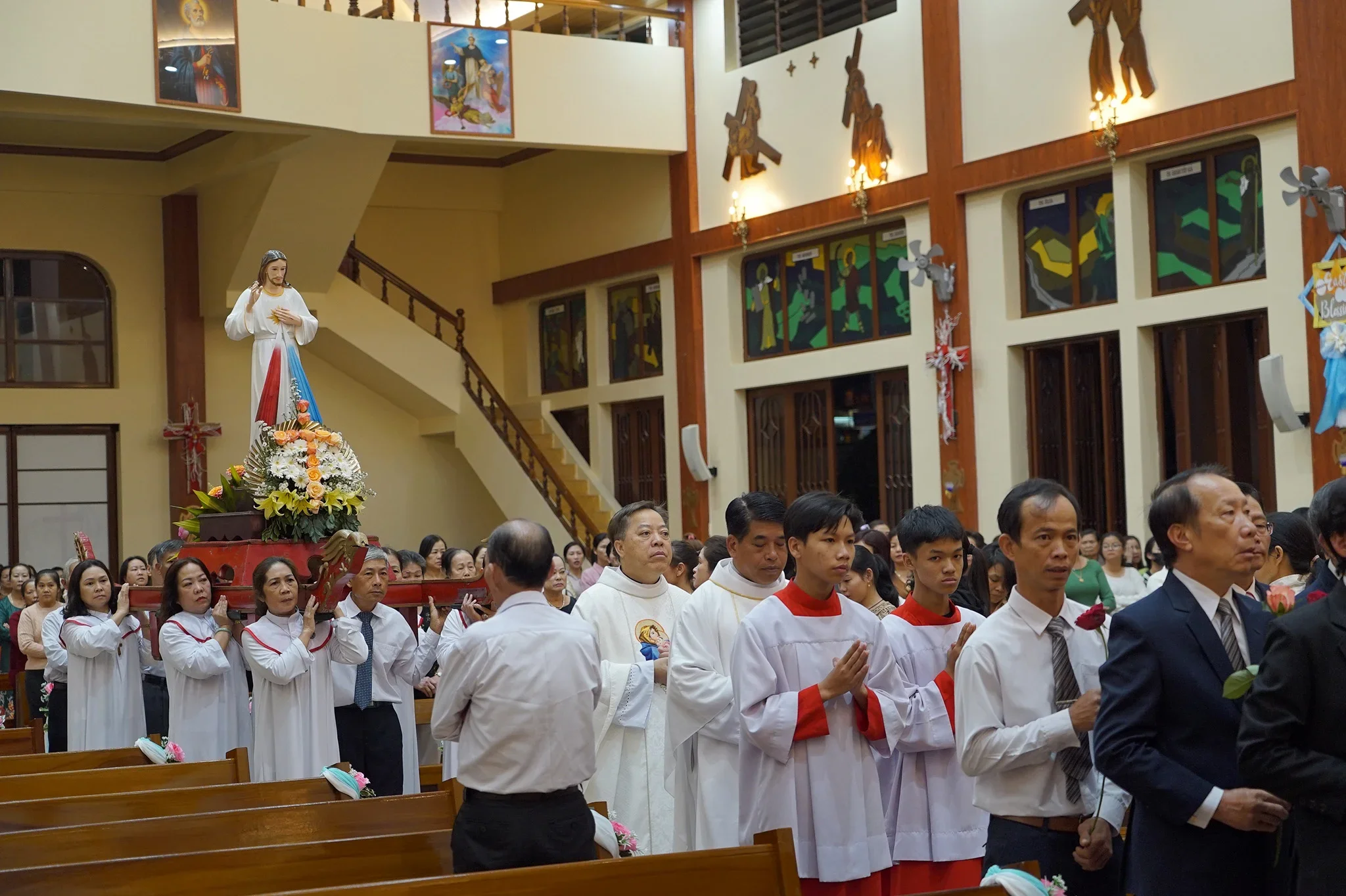 Lễ Kính Lòng Chúa Thương Xót Tại Giáo Xứ Tân Bùi (Bảo Lộc)