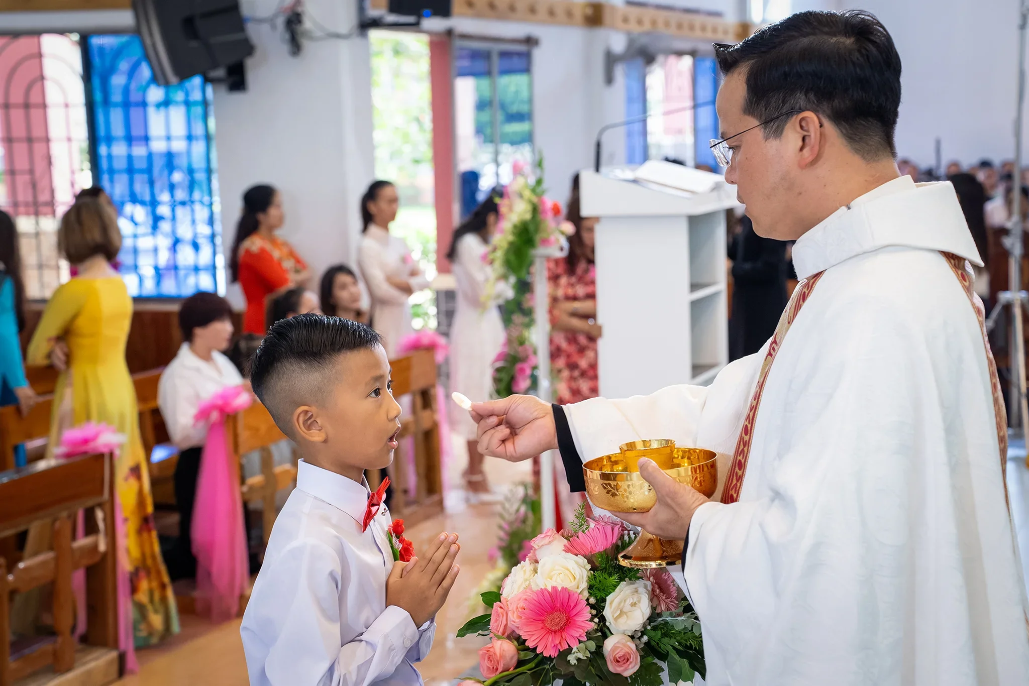 Thánh Lễ Trao Ban Bí Tích Thánh Thể Lần Đầu Cho 45 Em Tại Giáo Xứ Tân Bình (Bảo Lộc)