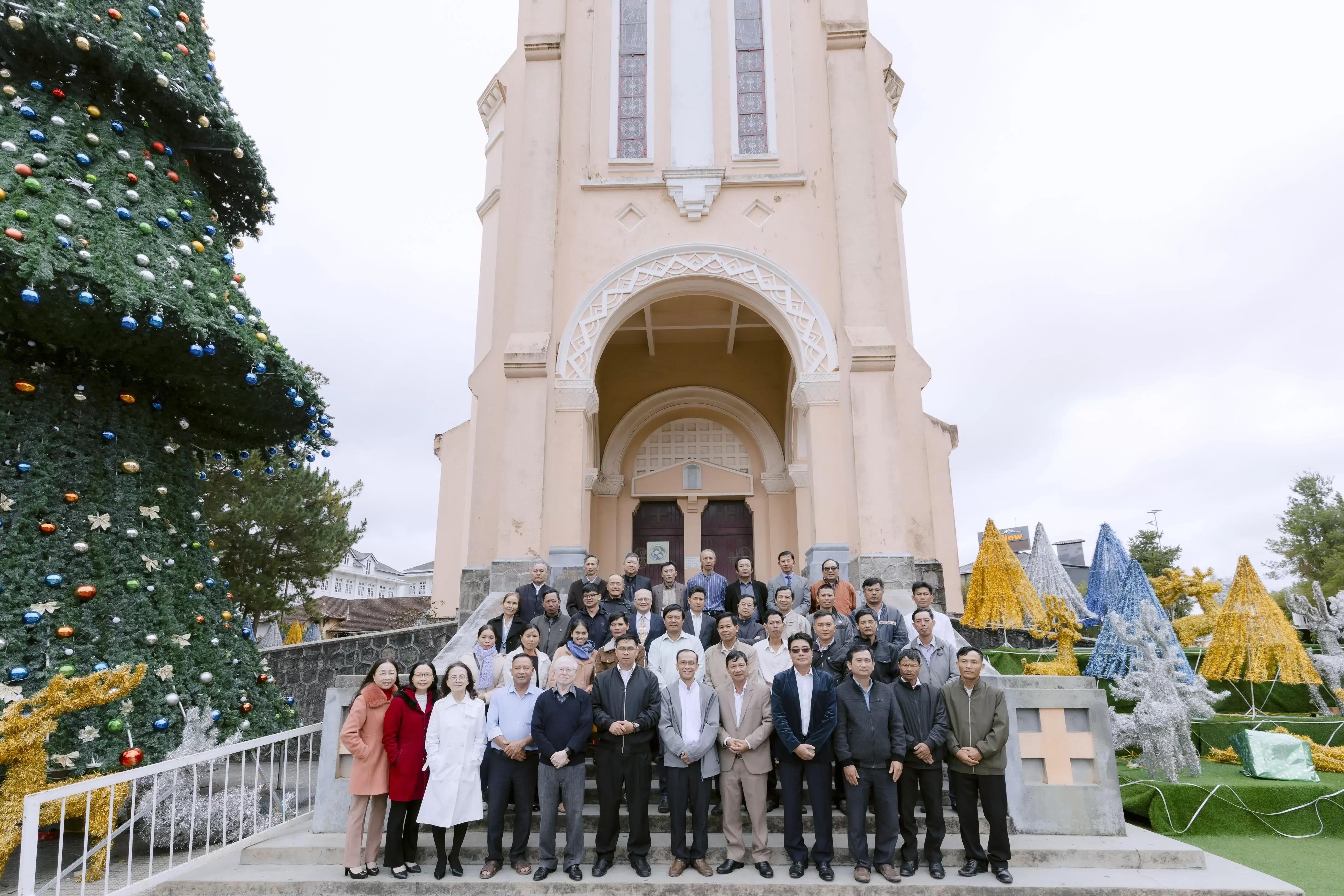 Giáo Xứ Chính Tòa Đà Lạt Hân Hoan Đón Chào Tân Linh Mục Phó Xứ