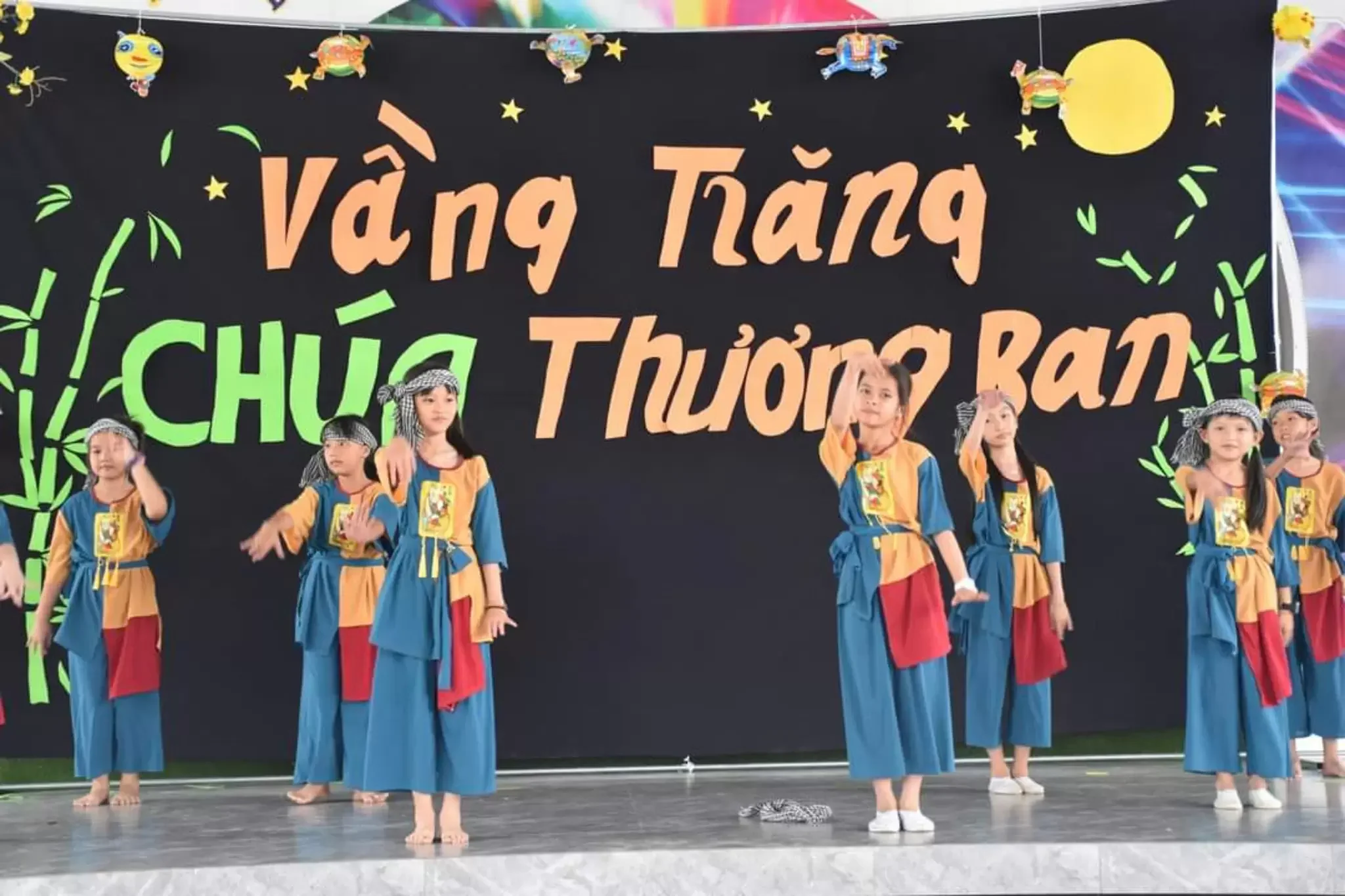 Thiếu Nhi Giáo Xứ Tùng Nghĩa Vui Tết Trung Thu