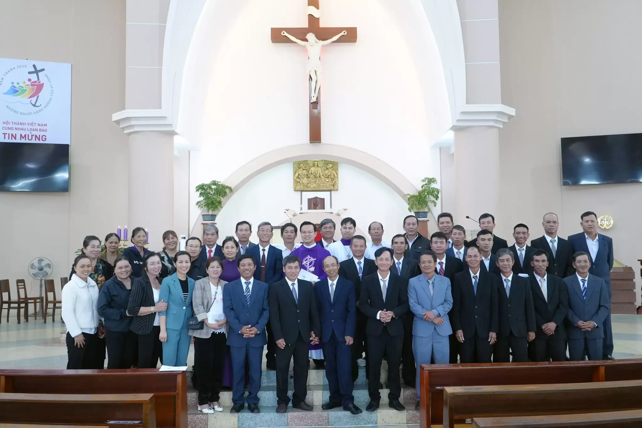 Hội Đồng Giáo Xứ Tân Bình (Bảo Lộc) Hành Hương Năm Thánh