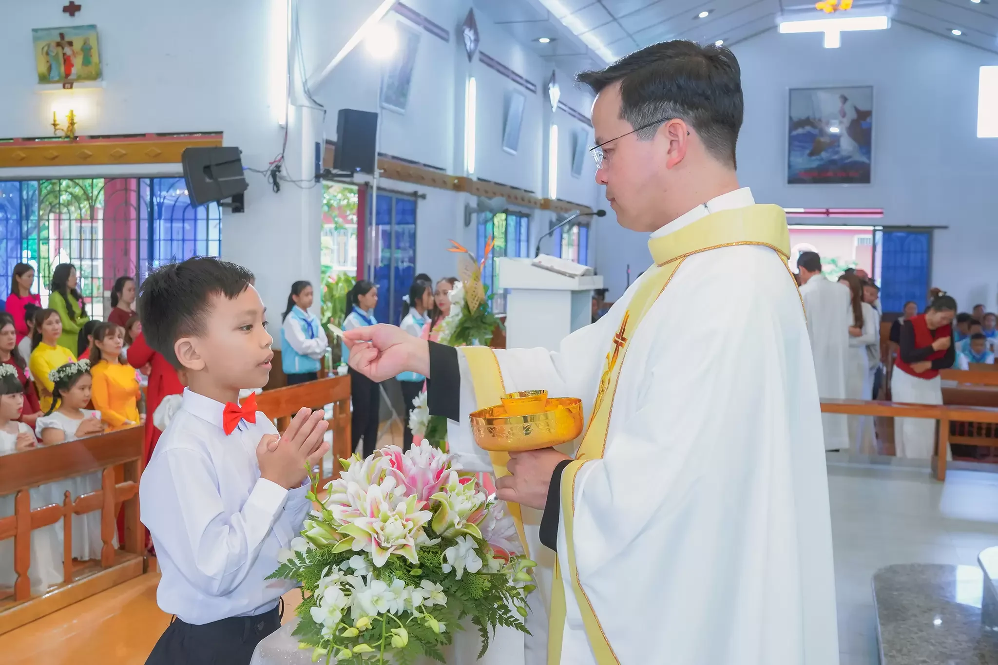 Rước Lễ Lần Đầu Tại Giáo Xứ Tân Bình (Bảo Lộc)