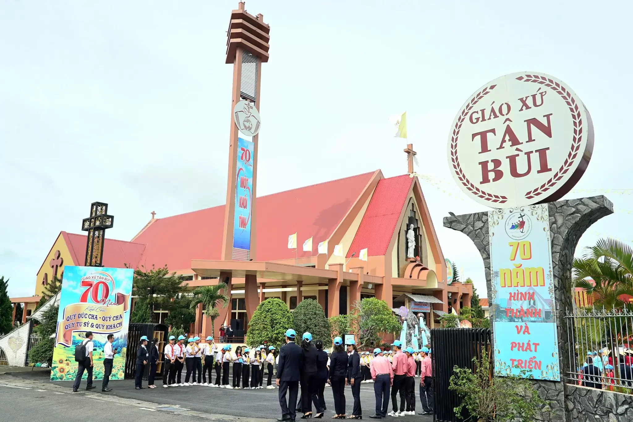 Giáo Xứ Tân Bùi (Bảo Lộc) – 70 Năm Hồng Ân