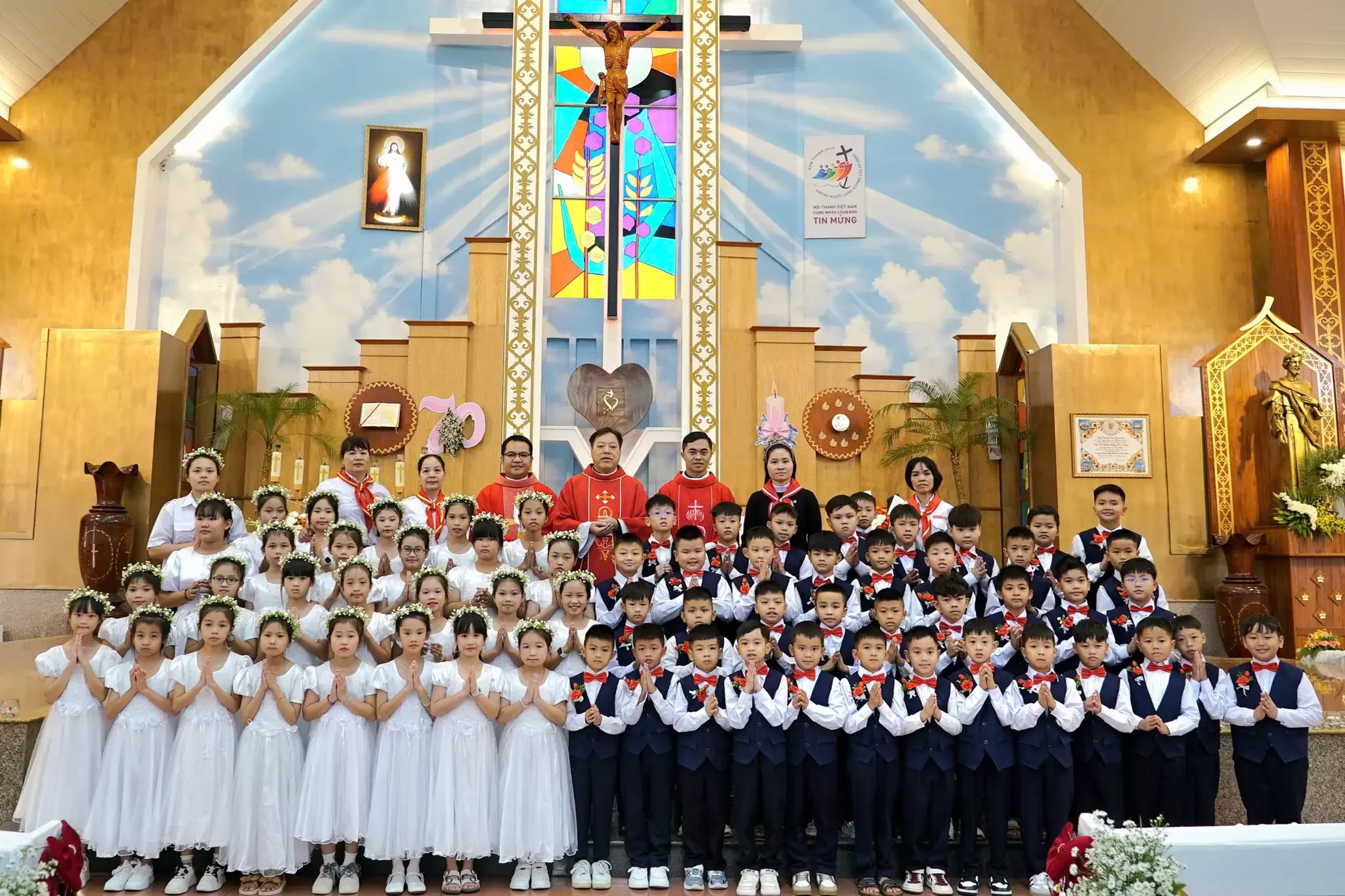 Thánh Lễ Rước Lễ Lần Đầu Của 66 Em Thiếu Nhi Giáo Xứ Tân Bùi (Bảo Lộc)