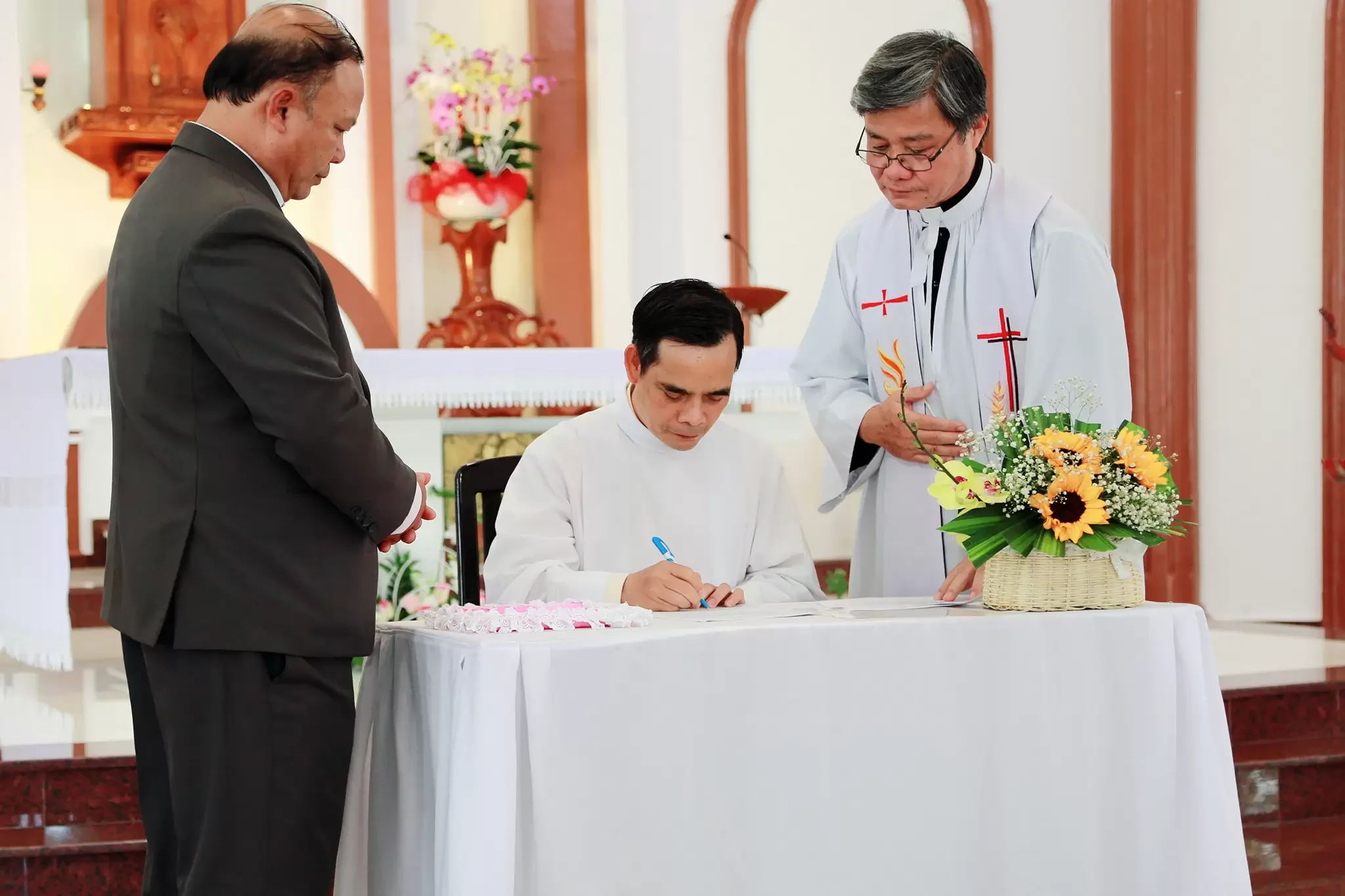 Giáo Xứ Tân Hóa Đón Cha Tân Quản Xứ Giuse Đinh Xuân Đệ