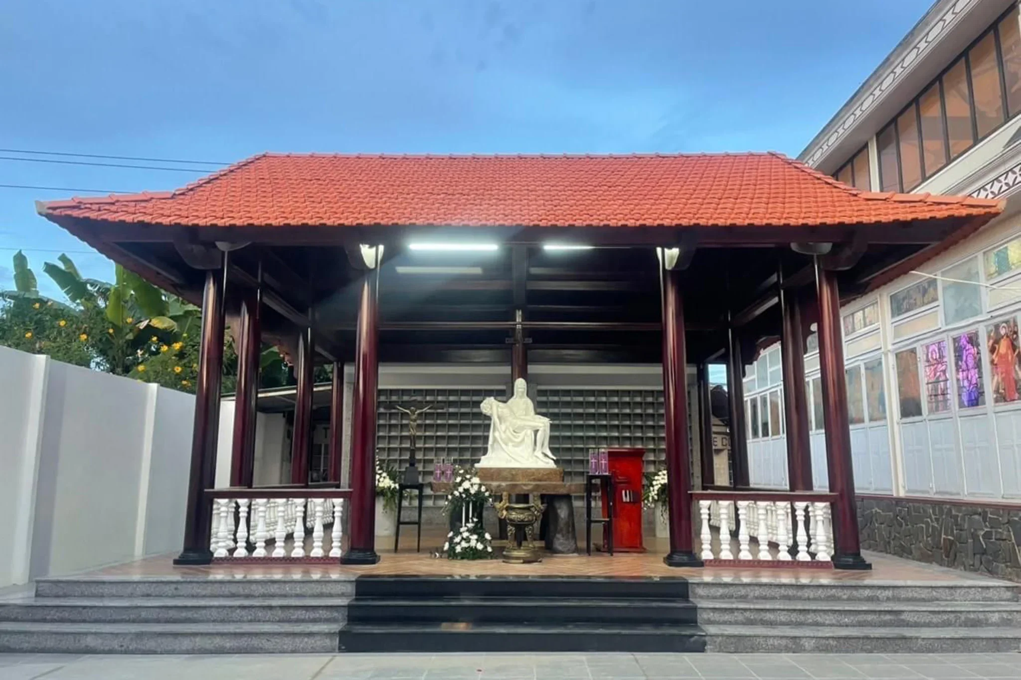 Giáo xứ Thiện Lâm (Đà Lạt): Hoàn Thành Việc Chỉnh Trang Nhà Mồ