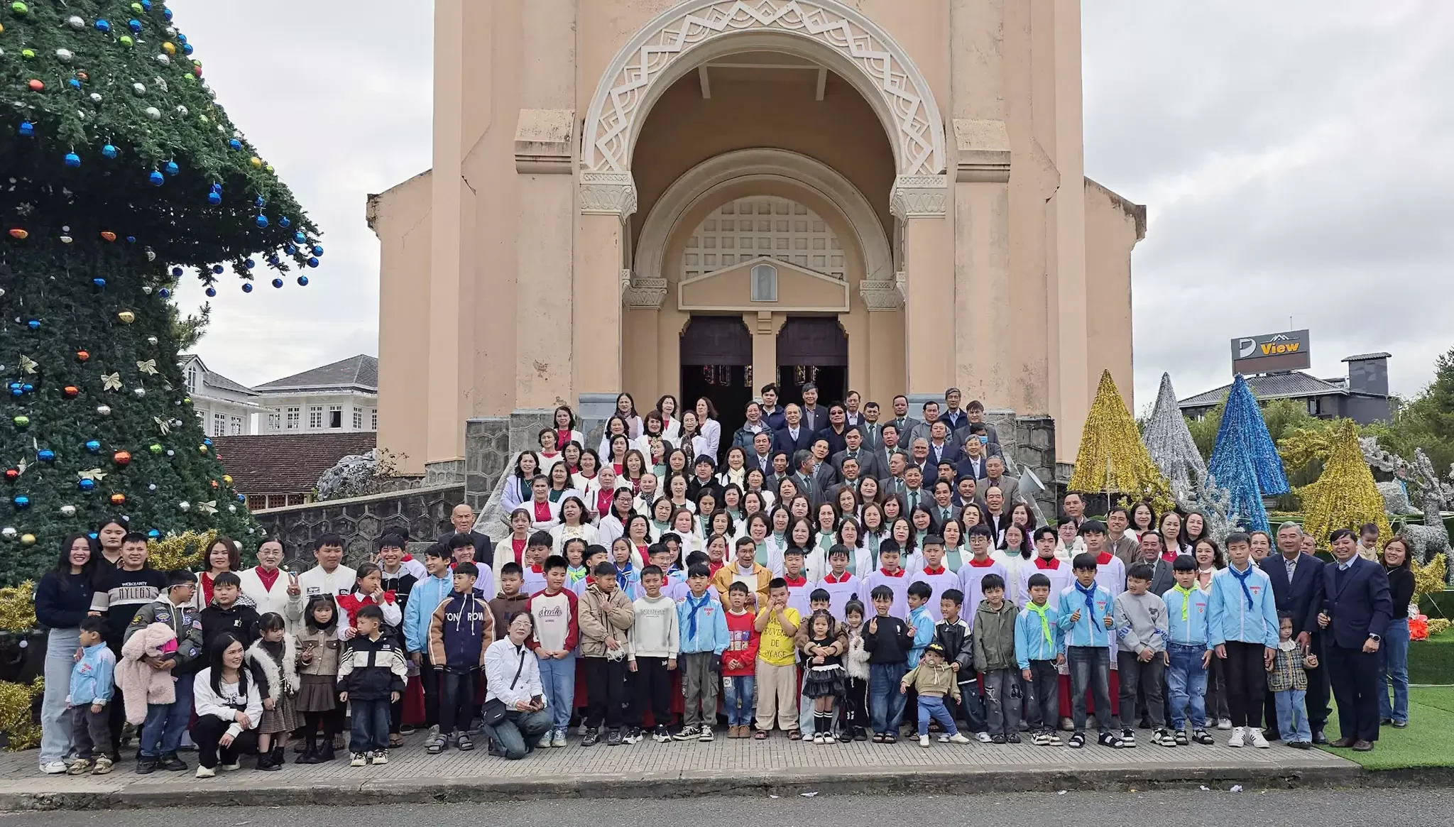 Giáo Xứ Thánh Mẫu (Đà Lạt) Hành Hương Năm Thánh 2025