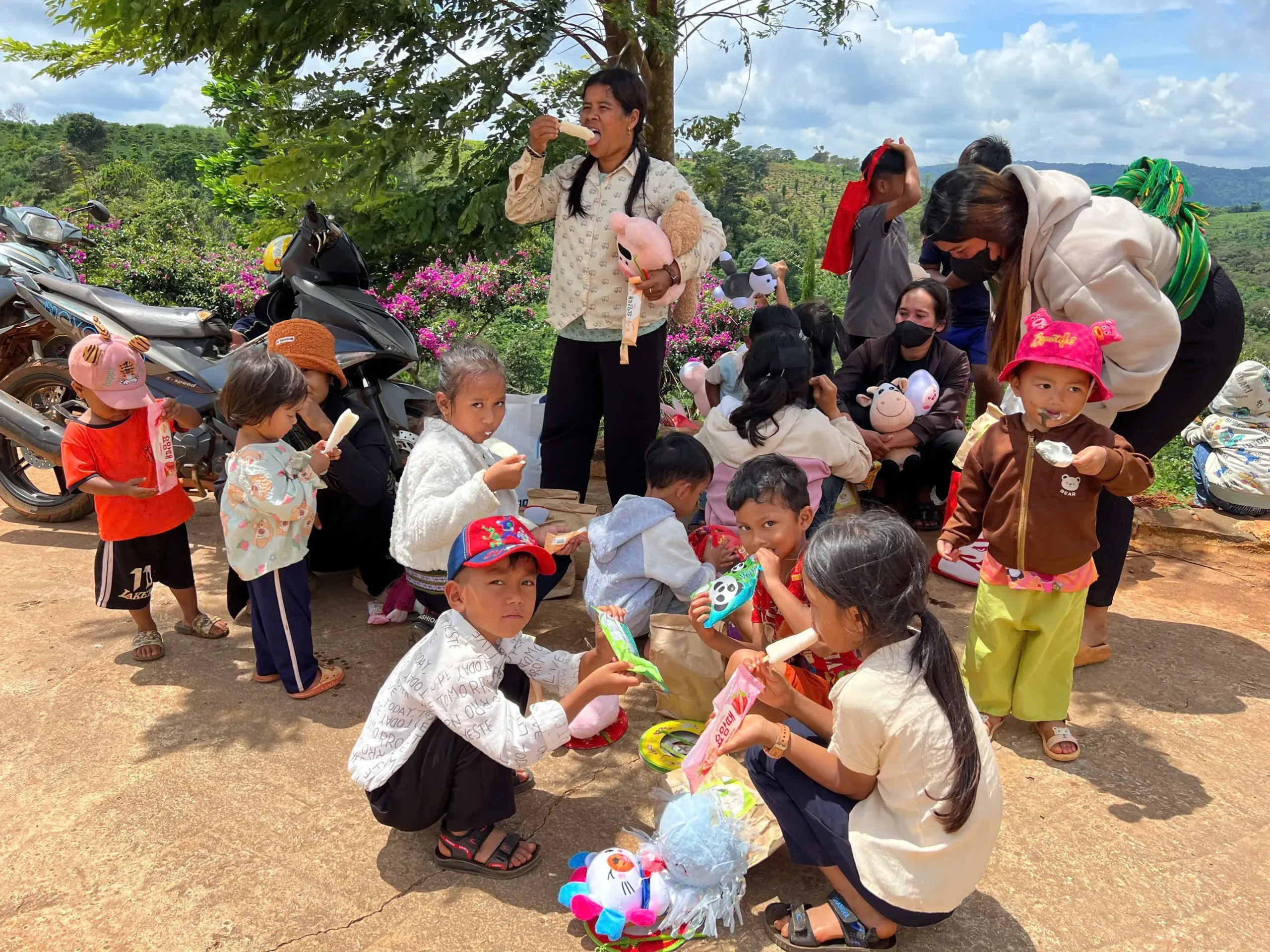 Thanh Sinh Công Đà Lạt: Lần Thứ 10 “Trung Thu Cho Em” Đến Với Thiếu Nhi Giáo Xứ Gia Bắc-Di Linh