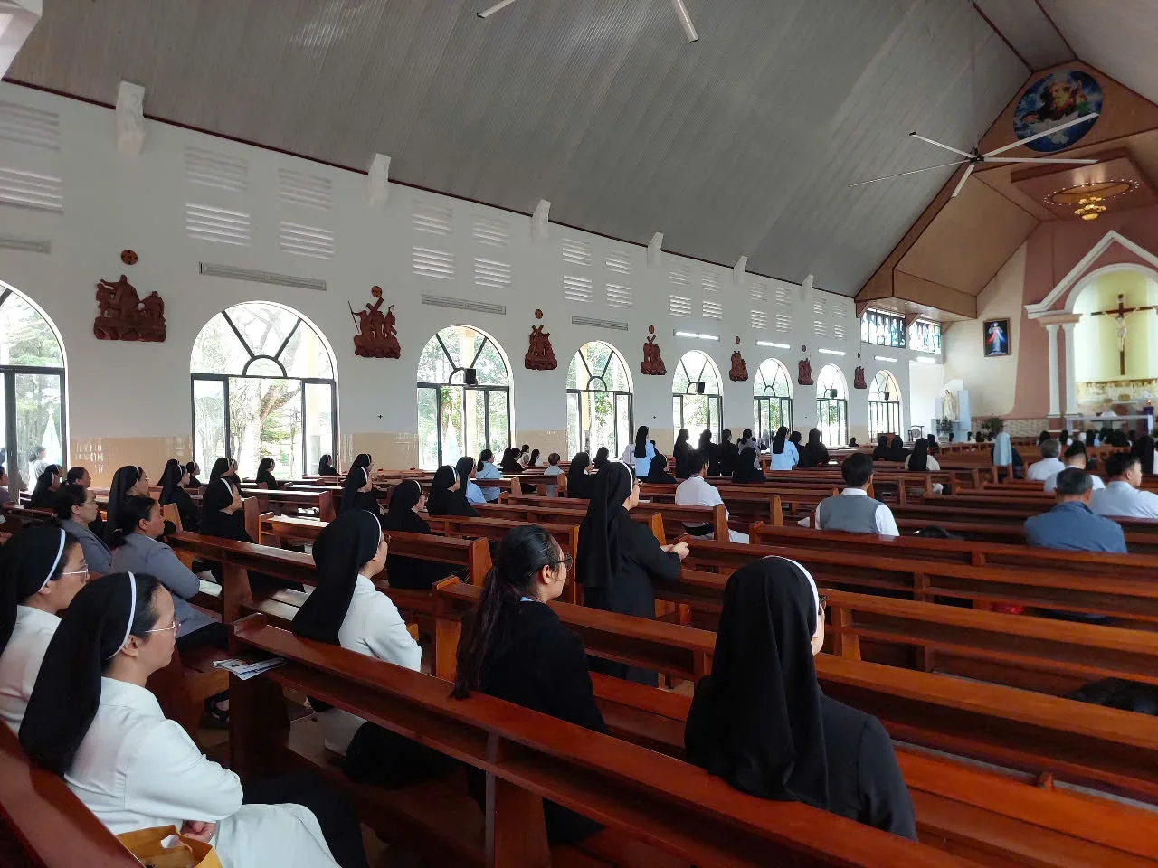 Gia Đình Liên Tu Sĩ Giáo Hạt Bảo Lộc Tĩnh Tâm Tháng 12