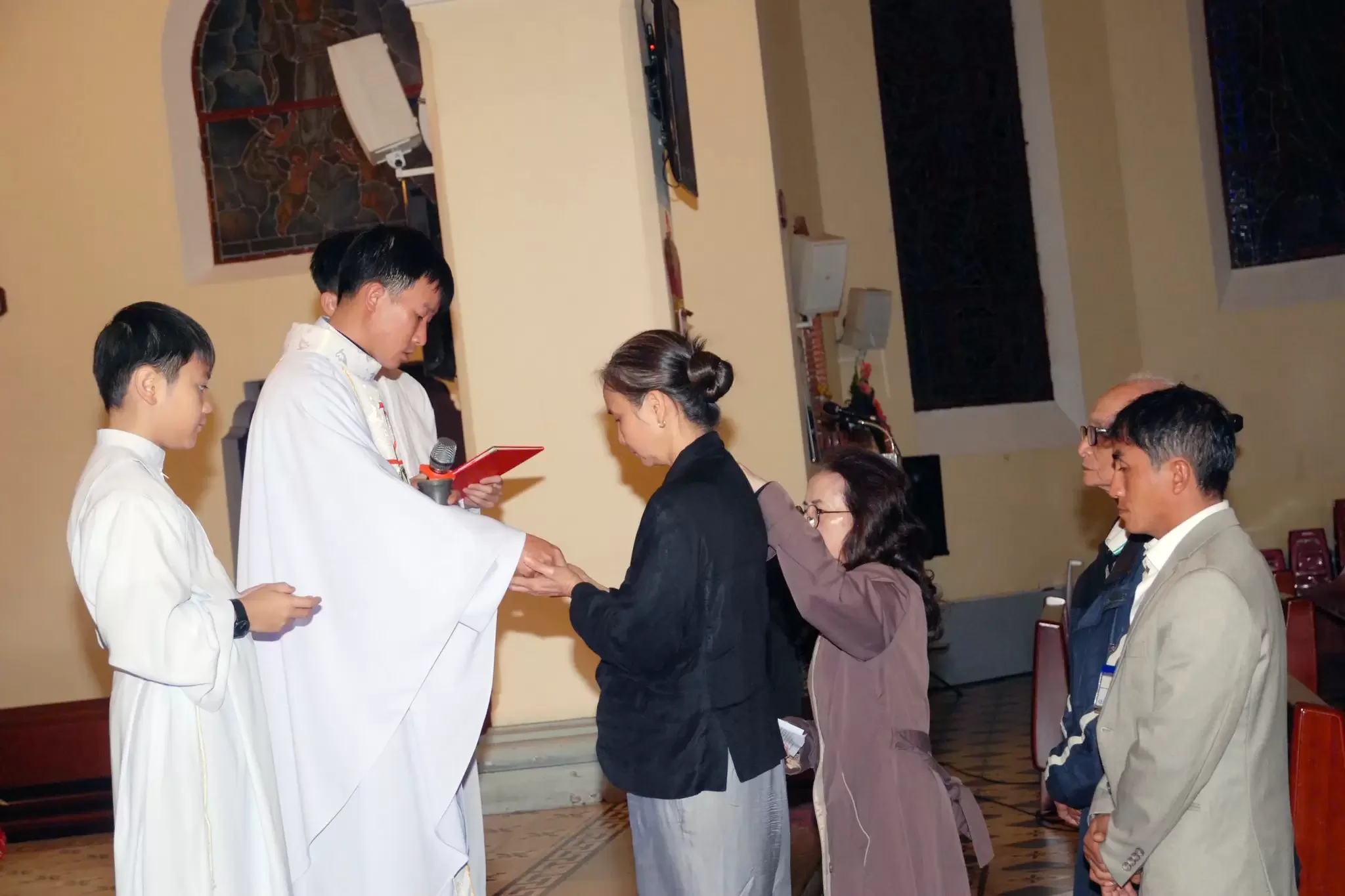 Giáo Xứ Chánh Toà: Nghi Thức Trao Kinh cho 6 Dự Tòng