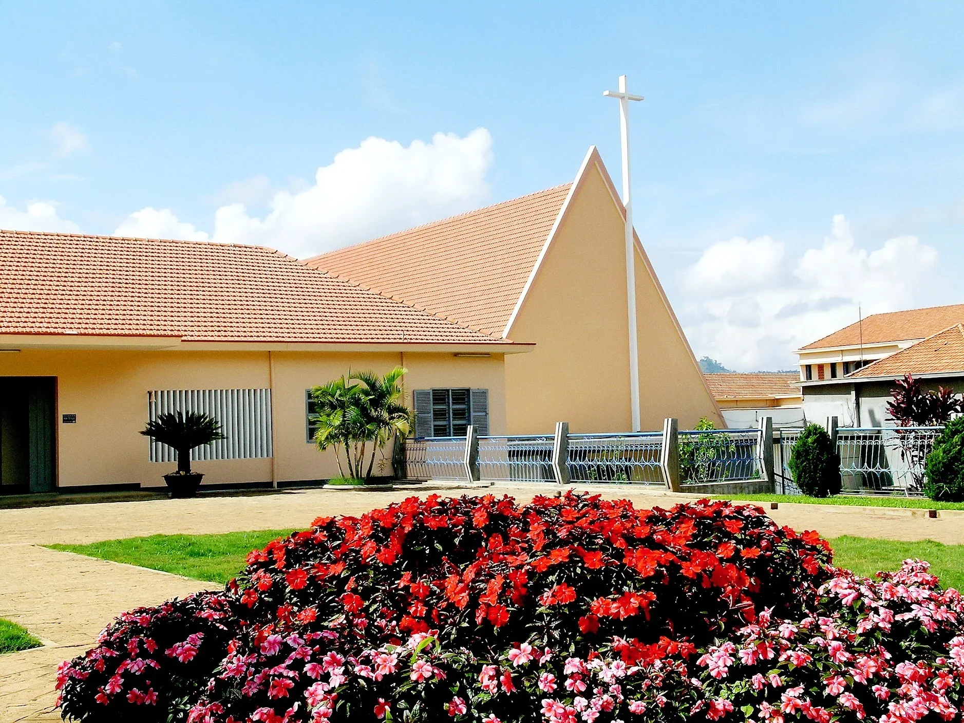 Khám Phá Vẻ Đẹp Kín Ẩn Của Đan Viện Xitô Thánh Mẫu Châu Sơn