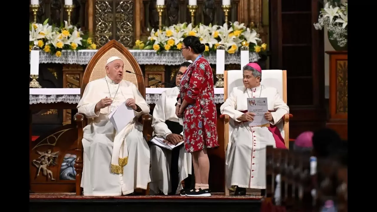 Đức Thánh Cha gặp giám mục, linh mục, tu sĩ, giáo lý viên Indonesia