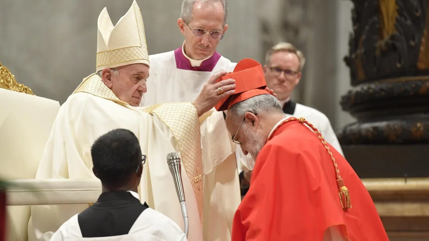 ĐÂU LÀ VAI TRÒ CỦA MỘT HỒNG Y ?