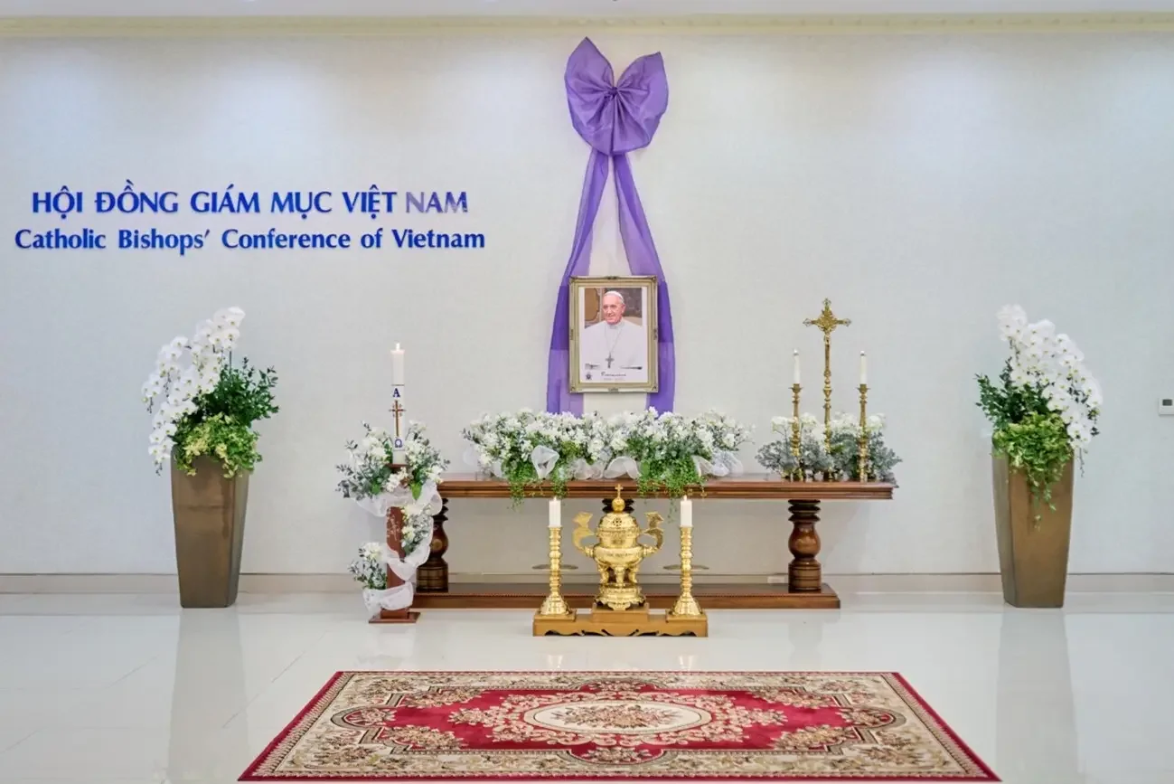 Buổi Cầu Nguyện Và Đón Tiếp Trưởng Ban Tôn Giáo Chính Phủ Cùng Các Ban Ngành, Tôn Giáo Bạn Đến Viếng Di Ảnh Đức Giáo Hoàng Phanxicô