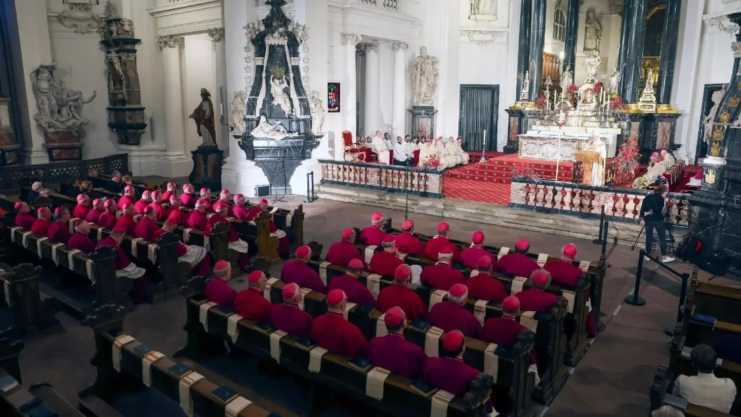 Các Giám Mục Đức trước Thượng Hội đồng Giám Mục và Giáo Hội Trung Đông