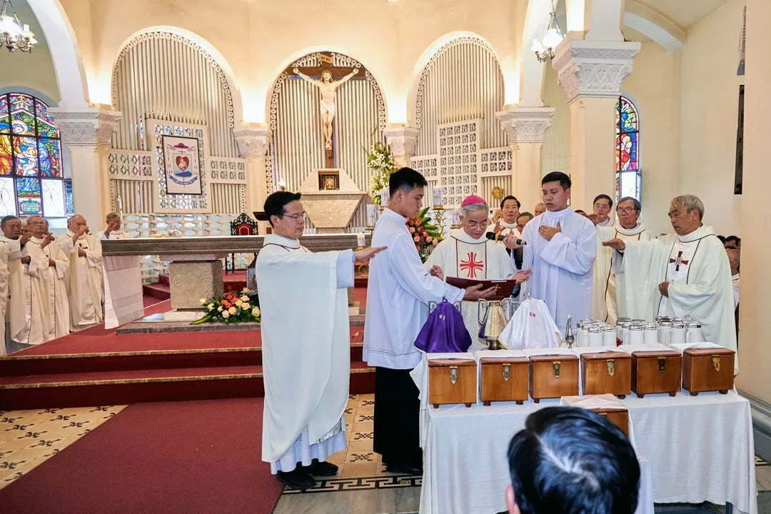 NGHI THỨC RƯỚC DẦU MỚI