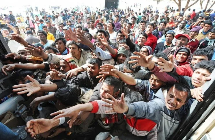 Những Người Tỵ Nạn Đang Chờ Lòng Thương Xót