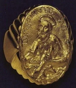 Chiếc Nhẫn Ngư Phủ – Anulus Piscatoris