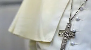Thánh Giá “Kiểu Đức Giáo Hoàng Phanxicô”