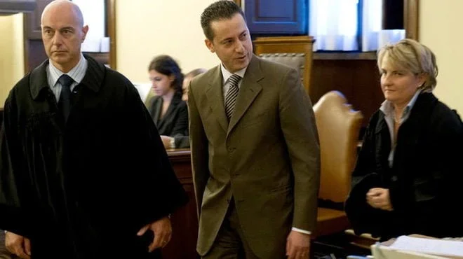 Suy nghĩ về “Vatileaks” – Biến cố thời sự mở đầu cho Năm Đức Tin của Giáo Hội Công Giáo