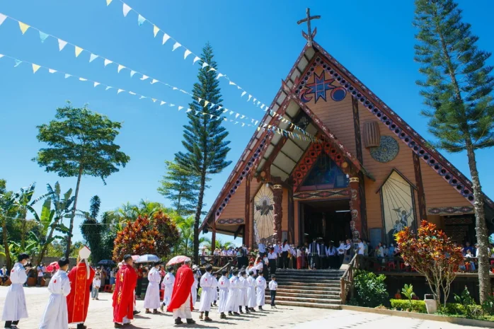 Đức Cha Đaminh Ban Bí Tích Thêm Sức Tại Giáo Xứ B’Đơr, Giáo Hạt Bảo Lộc