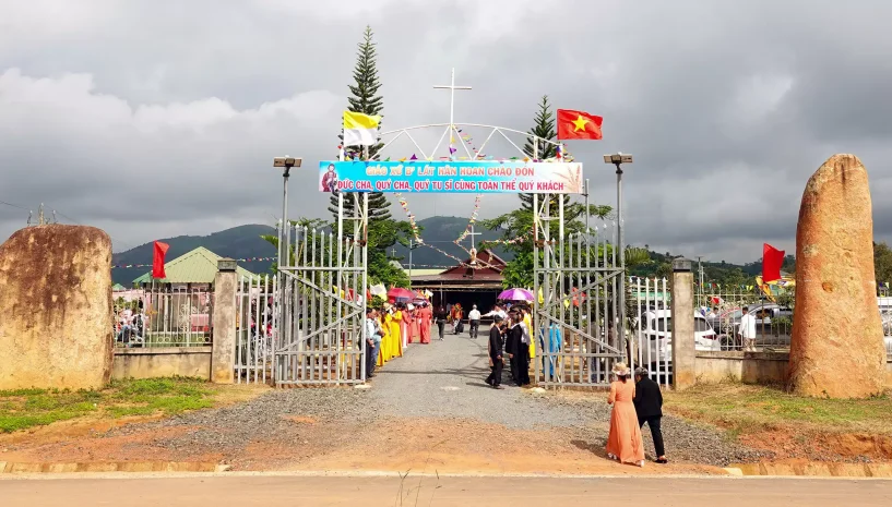 Thánh lễ thiết lập Giáo xứ B’Lát – Giáo hạt Di Linh và bổ nhiệm cha Quản xứ tiên khởi