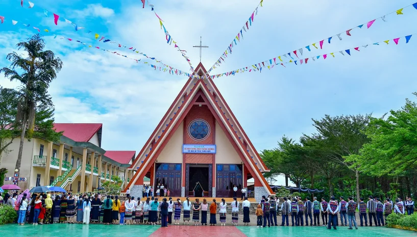 Thánh Lễ Tạ Ơn – Kỷ Niệm 20 Năm Cung Hiến Thánh Đường Giáo Xứ B’Sumrăc (Bảo Lộc) & Ban Bí Tích Thêm Sức Cho Các Em Thiếu Nhi