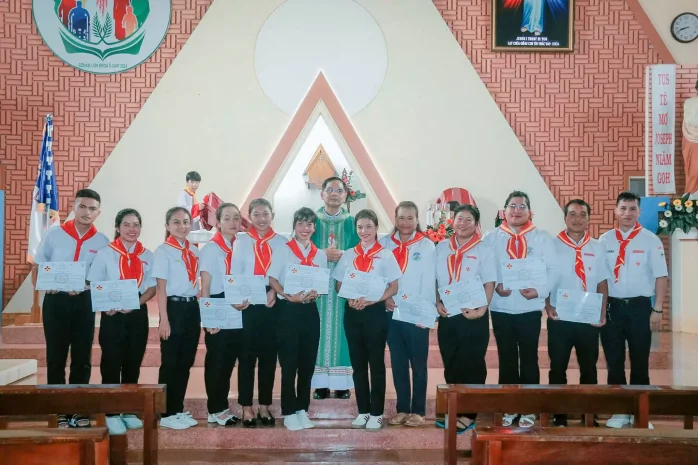 Giáo Xứ B’ Sumrăc (Bảo Lộc): Lễ Ra Mắt Ban Điều Hành Xứ Đoàn Thiếu Nhi Thánh Thể Nhiệm Kỳ Mới