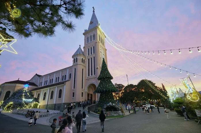 Giáo xứ Chánh Tòa Đà Lạt: Thánh Lễ Vọng Giáng Sinh 2024 Dành Cho Thiếu Nhi Và Những Người Lớn Tuổi