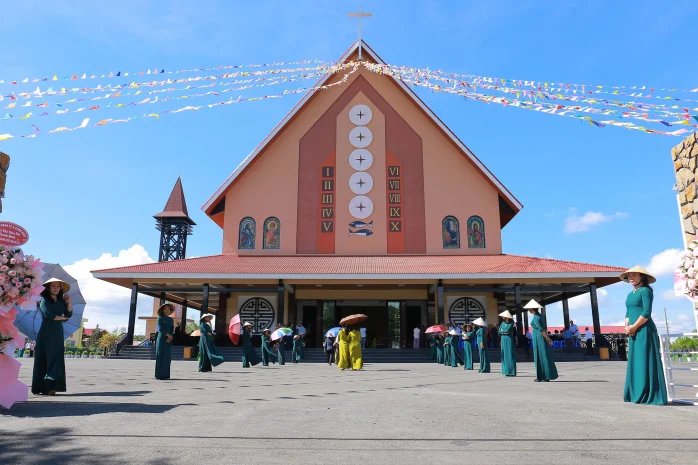 Giáo xứ Thanh Bình (Đức Trọng): Hân Hoan Khánh Thành Và Cung Hiến Ngôi Nhà Thờ Mới