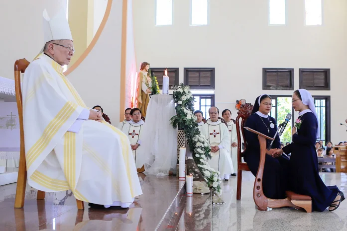 Dòng Chứng Nhân Đức Tin Giáo Phận Đà Lạt: Lễ Khấn Lần Đầu