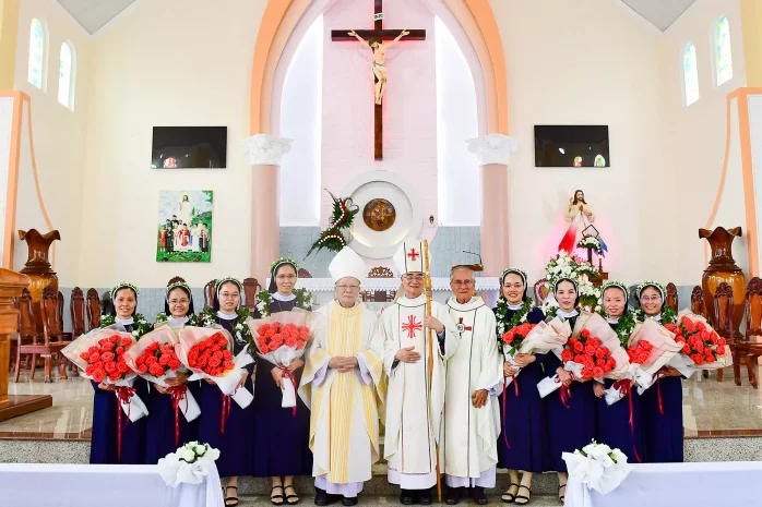 Dòng Chứng Nhân Đức Tin: Lễ Khấn Trọn Đời