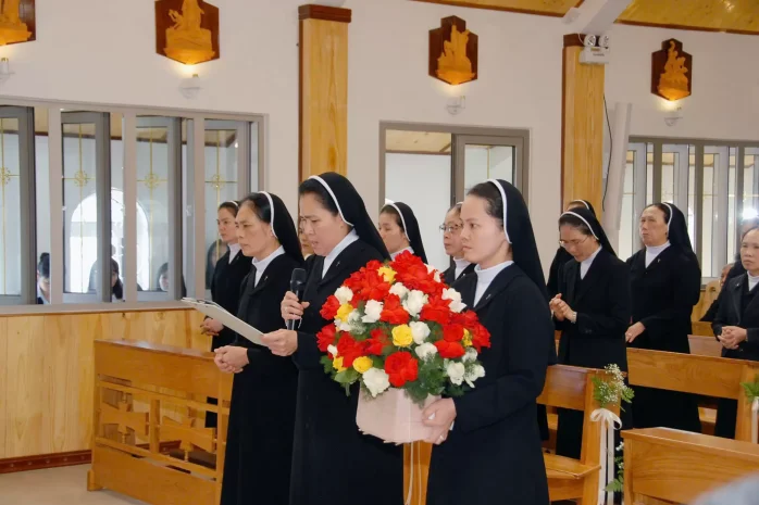 HỘI DÒNG MẾN THÁNH GIÁ ĐÀ LẠT: Niềm Vui Ngày Khánh Thành Tu Viện và Nhà Nguyện Trinh Vương