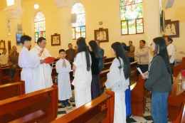 Bước Vào Hành Trình Ân Sủng: 17 Tâm Hồn Đón Nhận Dấu Ấn Đức Tin Tại Nhà Thờ Chính Tòa Đà Lạt