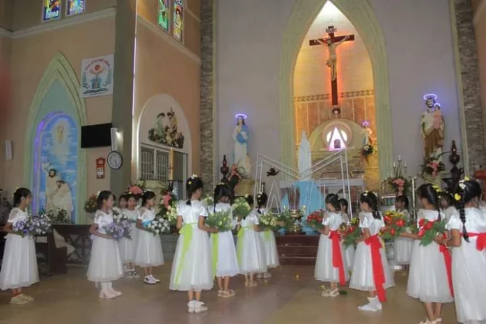 Hình Ảnh Giáo Xứ Diom Kết Thúc Tháng Hoa