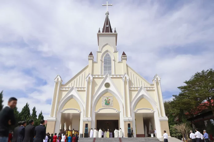 Giáo Xứ Đức Mẹ Hằng Cứu Giúp (Bảo Lộc): Thánh Lễ Tạ Ơn Trùng Tu Nhà Thờ Và Làm Phép Tháp Chuông Mới