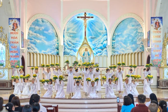 Giáo Xứ Tùng Nghĩa Khai Mạc Tháng Hoa