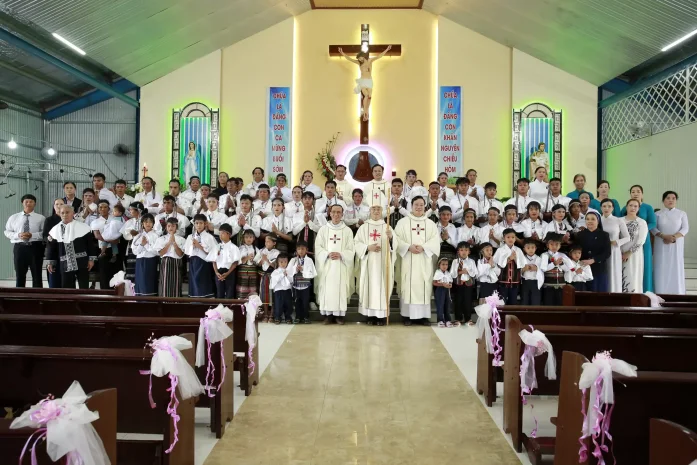 Giáo Xứ Lộc Nam (Bảo Lộc): 60 Dự Tòng Dân Tộc K’Ho Lãnh Nhận Các Bí Tích Khai Tâm Kitô Giáo