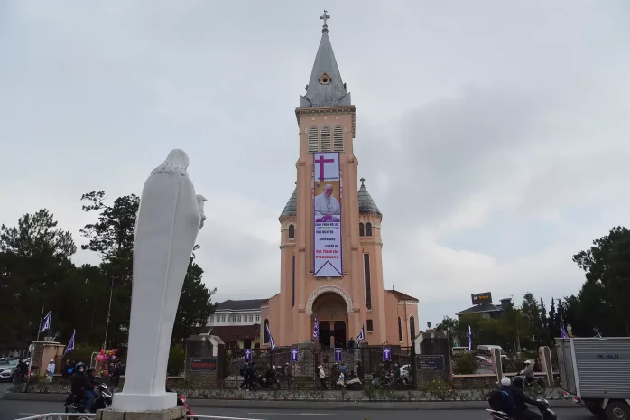 Giáo Phận Đà Lạt Hiệp Thông Thánh Lễ An Táng Đức Thánh Cha Phanxicô