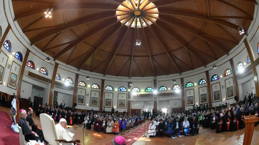 Diễn văn của Đức Thánh Cha trong buổi gặp các giám mục, linh mục, tu sĩ, và các nhân viên mục vụ