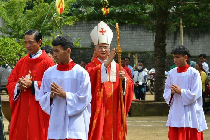 Giáo Xứ Đinh Trang Hòa (Di Linh): Thánh Lễ Ban Bí Tích Thêm Sức Và Rước Lễ Lần Đầu
