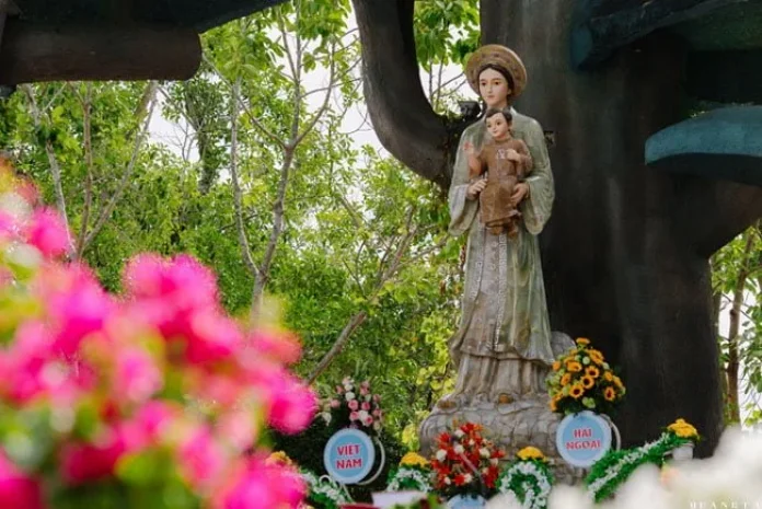 La Vang con đến Mẹ chờ