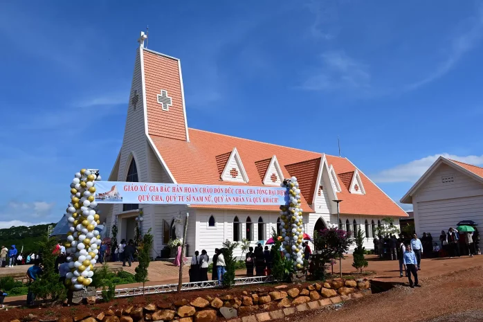 Thánh Lễ Thiết Lập Giáo Xứ Gia Bắc (Di Linh), Làm Phép Nhà Thờ Và Bổ Nhiệm Cha Quản Xứ Tiên Khởi