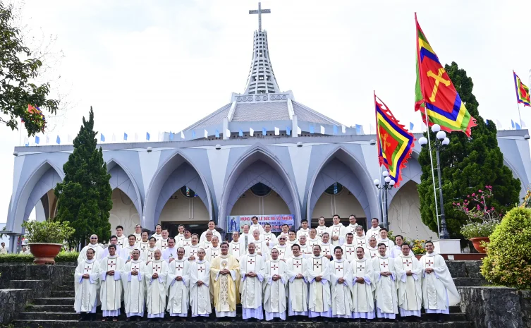Giáo Xứ Bảo Lộc: Lễ Đức Mẹ Vô Nhiễm Nguyên Tội – Bổn Mạng Giáo Xứ Và Ngân Khánh Linh Mục Của Cha Quản Xứ