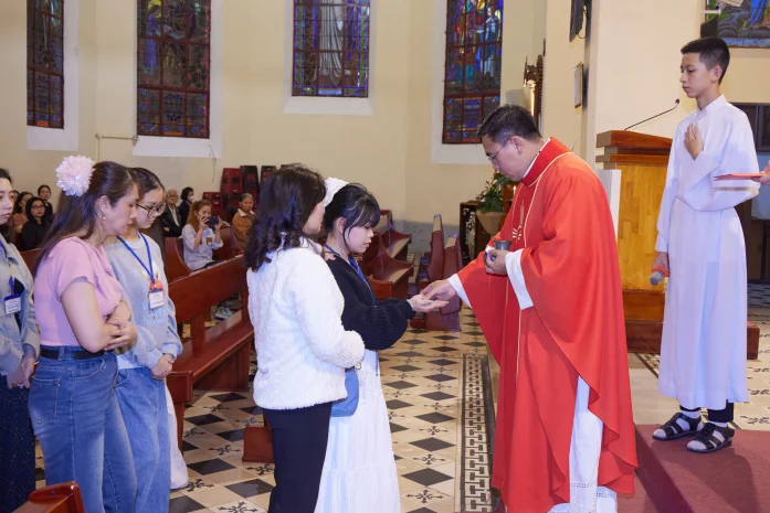 Giáo Xứ Chính Tòa Đà Lạt: Nghi Thức Tiếp Nhận Và Xức Dầu Dự Tòng