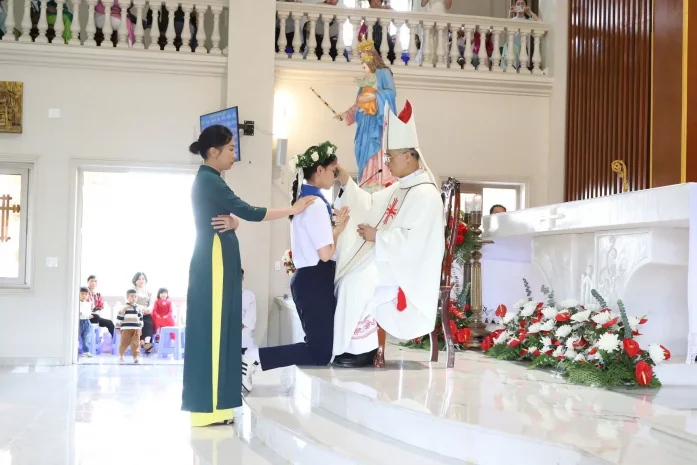 Giáo Sở Don Bosco Đà Lạt: 52 Thiếu Nhi Và Tân Tòng Lãnh Nhận Bí Tích Thêm Sức