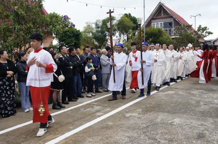 Giáo Xứ Đa Lộc (Đà Lạt) Kỷ Niệm 25 Năm Cung Hiến Nhà Thờ Và Làm Phép Chuông Mới