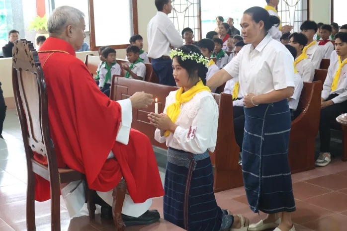 Giáo Xứ Lạc Sơn (Đơn Dương): Thánh Lễ Ban Bí Tích Thêm Sức